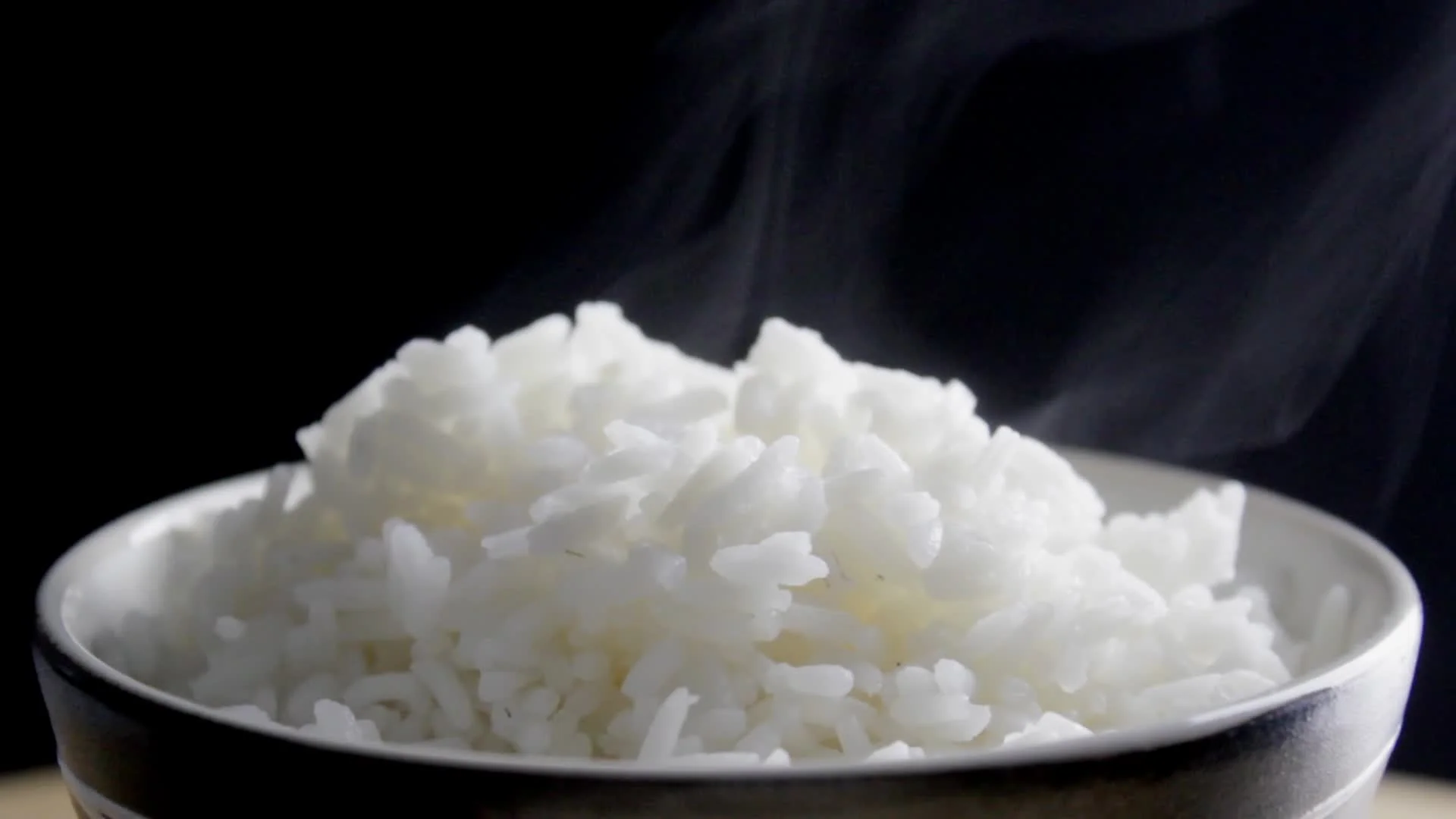 Steaming white rice in a steam фото 28