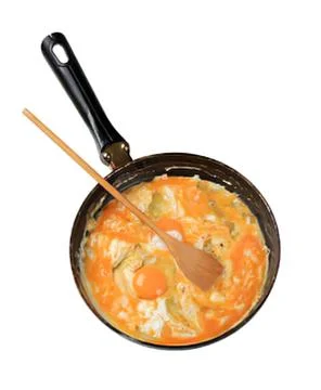 Cooked scrambled eggs with veggies in a pan Stock Photos