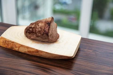 Cooked single rib beef ober wooden plate Stock-Fotos