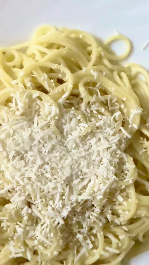 Cooked spaghetti pasta topped with grated white parmesan cheese Видео 334592801