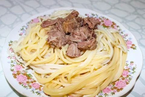 Cooked spaghetti with stew in a plate on the table. Stock-Fotos