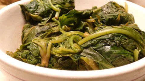 Cooked spinach Video stock 112108736