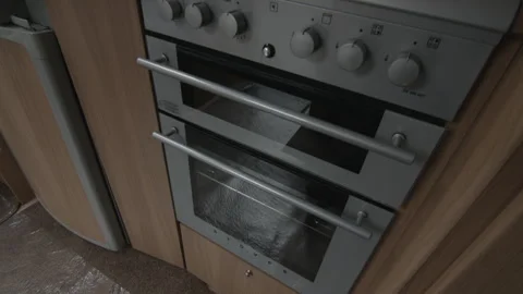 Cooker in Caravan tilt Stock Footage 260324057