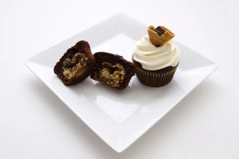 Cookie dough cupcake Stock-Fotos