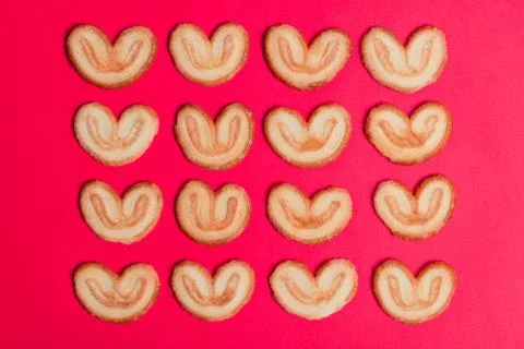 A cookie in the form of a heart lined up Fotos Stock