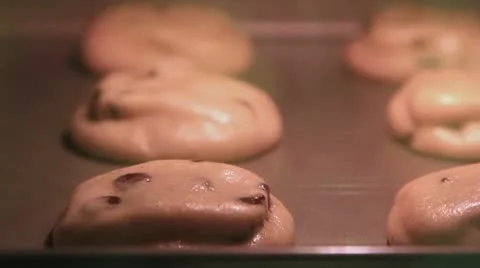 Cookies baking inside an oven Video stock 10734932