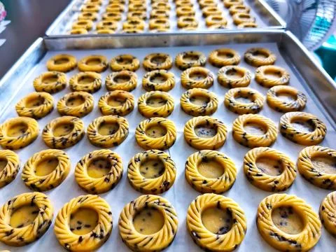 Cookies Making Process, before the baking stage, the cookies is neatly arra.. Stock Photos