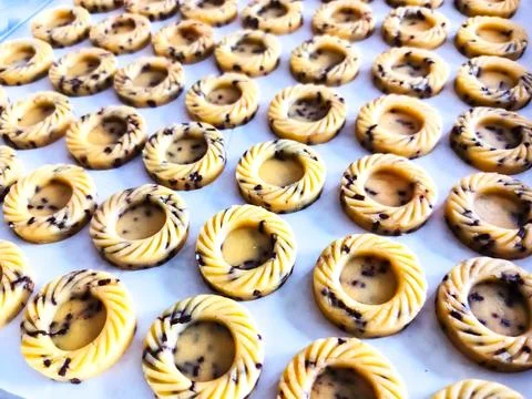 Cookies Making Process, before the baking stage, the cookies is neatly arra.. 스톡 사진