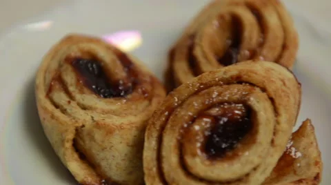 Cookies rotating on a white plate 動画素材 58010074