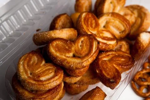Cookies in the shape of hearts 库存照片