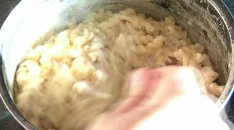 Cooking-alfredo-pasta Video stock 12576535