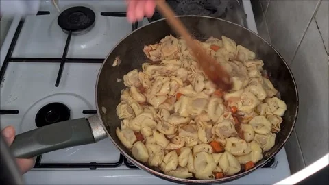 Cooking And Stirring Pasta 库存影片 170842511