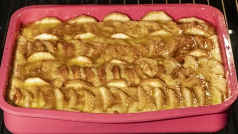 Cooking Apple pie in the oven, time lapse Video stock 119953367