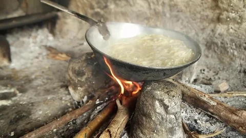 Cooking in the basic kitchen Stockbeeldmateriaal 81206765