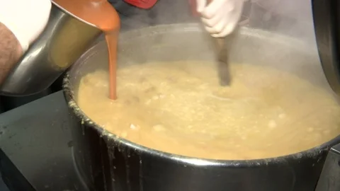 Cooking beans in a large pot Stockbeeldmateriaal 120990507