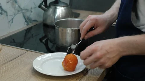 Cooking boiled tomatoes Video stock 315794703