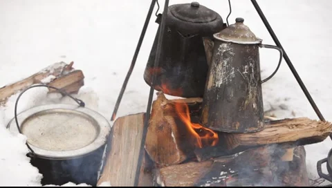 Cooking on on bonfire Video stock 1068717