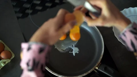 Cooking breakfast with fried eggs Stock Footage 108906274