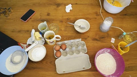 Cooking a cake stopmotion top view 스톡 동영상 144386390