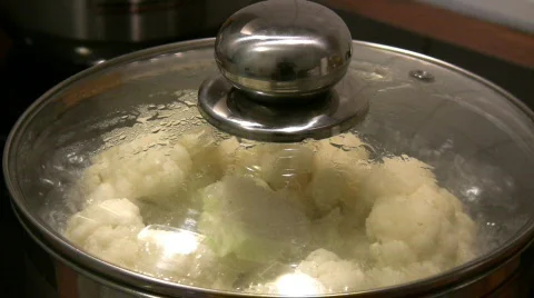 Cooking cauliflower 스톡 동영상 520843