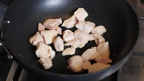Cooking chicken breast Vídeo Stock 123800452