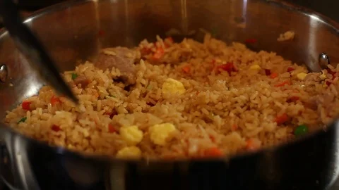 Cooking chicken fried rice. Vidéo 72251641