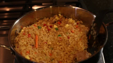 Cooking chicken fried rice. Stock-Footage 72251696