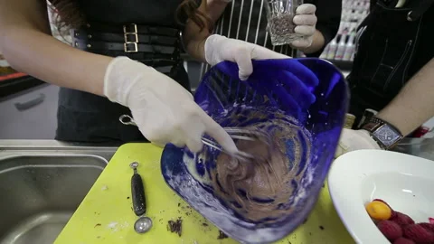 Cooking chocolate cream 動画素材 97199528