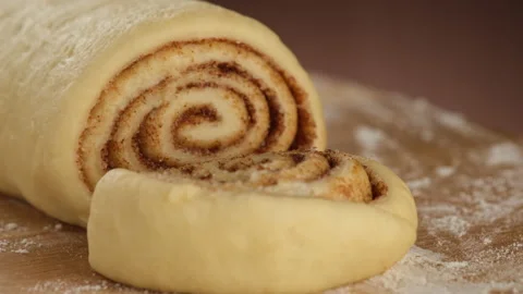 Cooking cinnamon bun 스톡 동영상 205062836