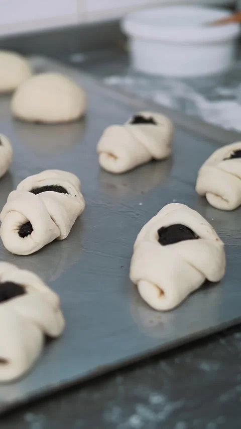 Cooking. close-up. bakery. making dough pies. Close-up. raw yeast dough pies Vídeos de archivo 319016755