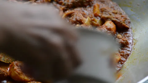 Cooking curry chicken Video stock 26181320