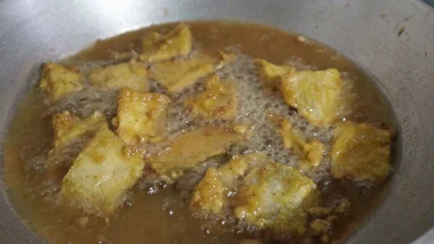 Cooking deep fried tempeh, Indonesian traditional meal, tempe goreng Stock Footage 127874717