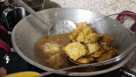 Cooking deep fried tempeh, Indonesian traditional meal, tempe goreng Stock Footage 127874754