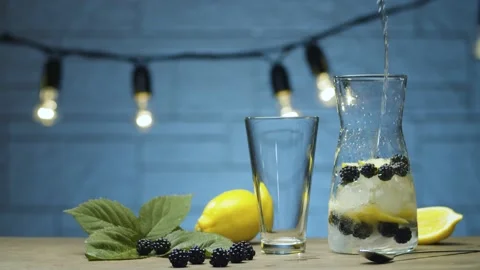 Cooking dewberry lemonade Stock Footage 143093996