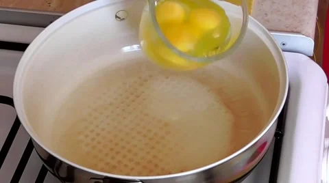Cooking eggs Stock-Footage 51233665