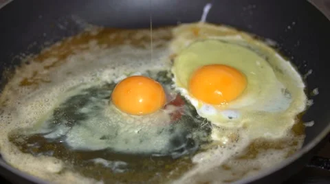Cooking the eggs Video stock 57642213