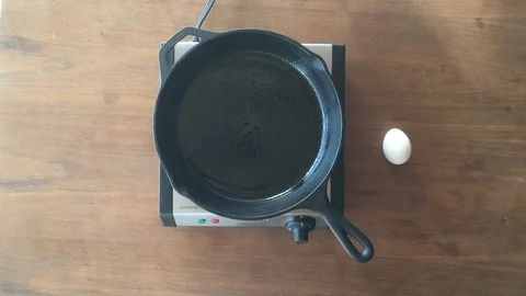 Cooking Eggs Vídeo Stock 88301003