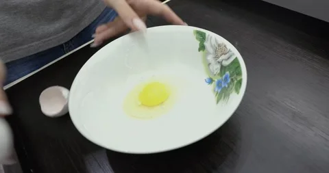 Cooking eggs in the kitchen 스톡 동영상 145578891