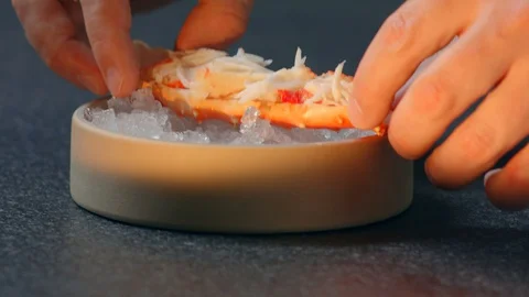 Cooking with Far Eastern Crab Chef decorates Seafood with a sauce Video stock 129550996