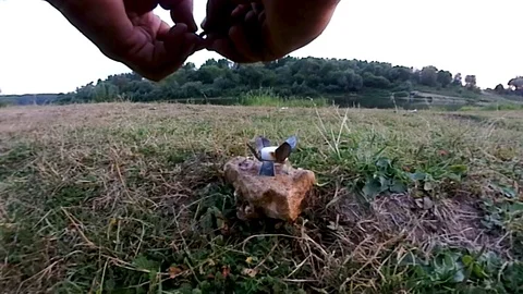 Cooking in the field in the fresh air Video stock 94936053