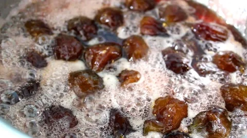 Cooking fig jam in the pot Stock Footage 141678929
