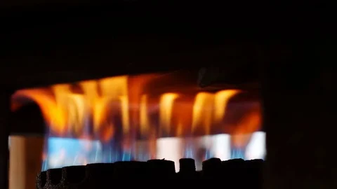 Cooking: fire burns under the pot- close up 스톡 동영상 81515925