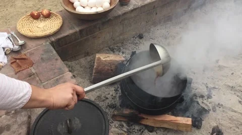 Cooking in Fire Pit 動画素材 52818327