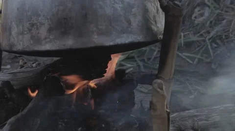 Cooking on firewood Video stock 62451205