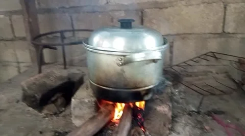 Cooking with firewood 库存影片 328975115
