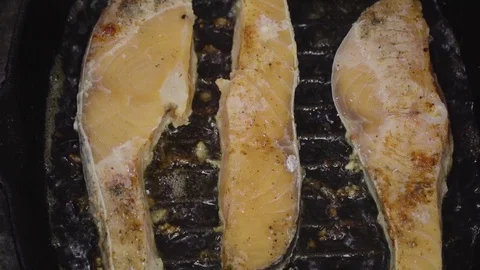 Cooking fish Stockbeeldmateriaal 78962071