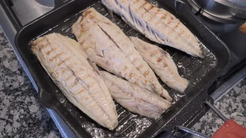 Cooking fish on the stove Stock Footage 171164751