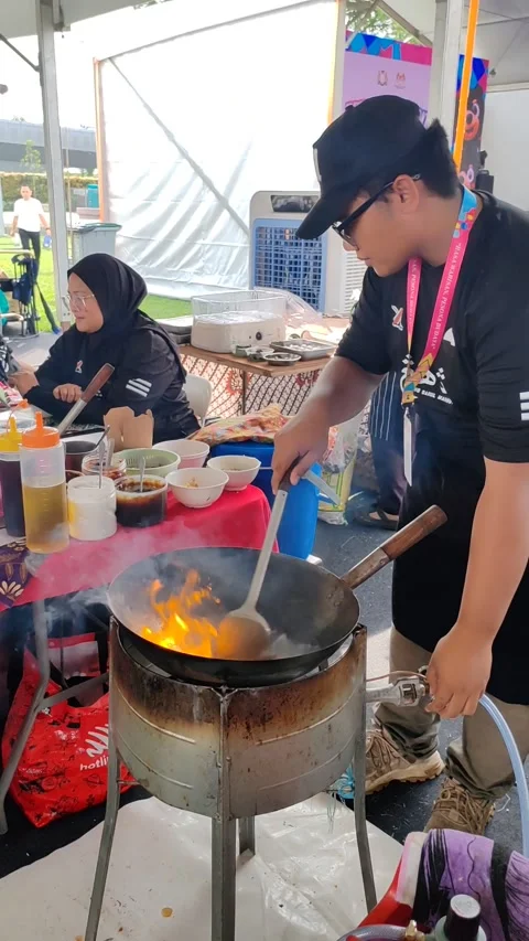 Cooking food in a large work over high heat Stock Footage 323651597