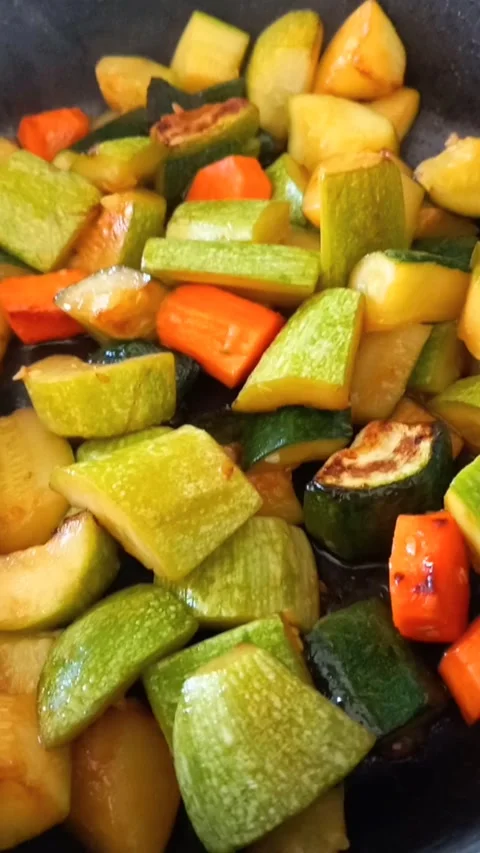 Cooking fresh vegetables Stock-Footage 272756003