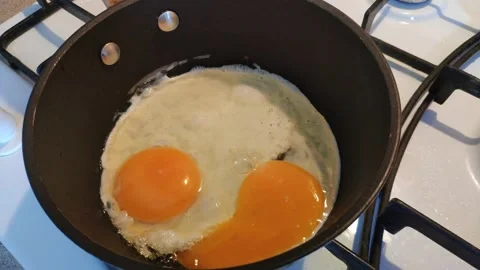 Cooking fried eggs - Time Lapse Stock Footage 152924460